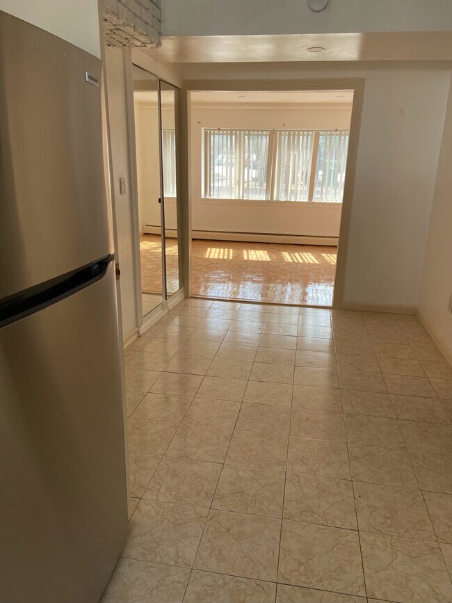 Foto del edificio - 8815 Pitkin Ave