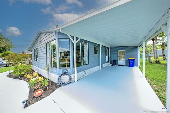 Building Photo - 2842 SW Toronado Trail