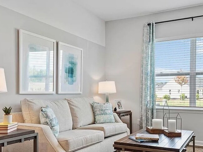 Building Photo - 3 Bedroom Townhome in Mebane