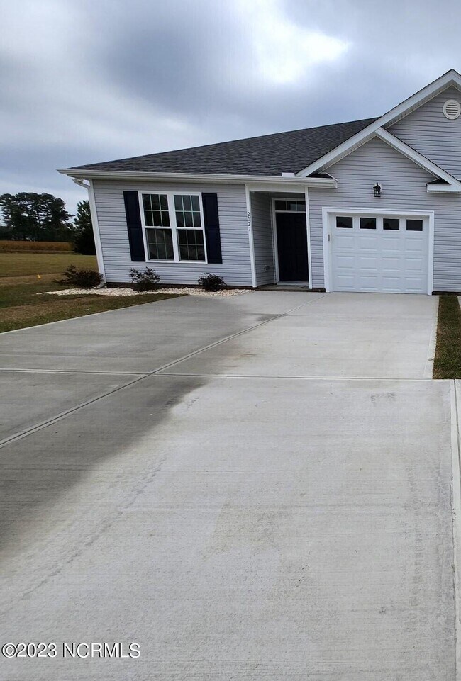 2027 Briarwood Dr, Kinston, NC 28501 Townhome Rentals in Kinston NC