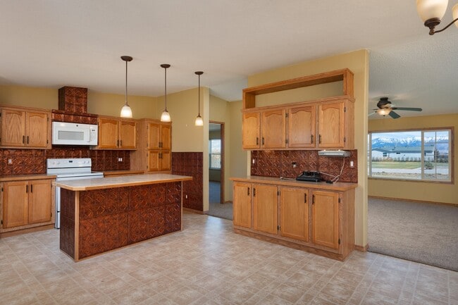 Building Photo - 415 Tracy Ann Dr