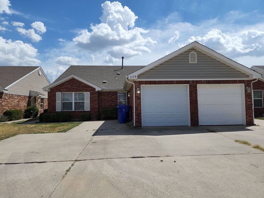 Foto principal - Great 4 bedroom, 2 bath duplex Norman Scho...