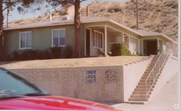 Foto del edificio - 15473-15477 Hesperia Rd