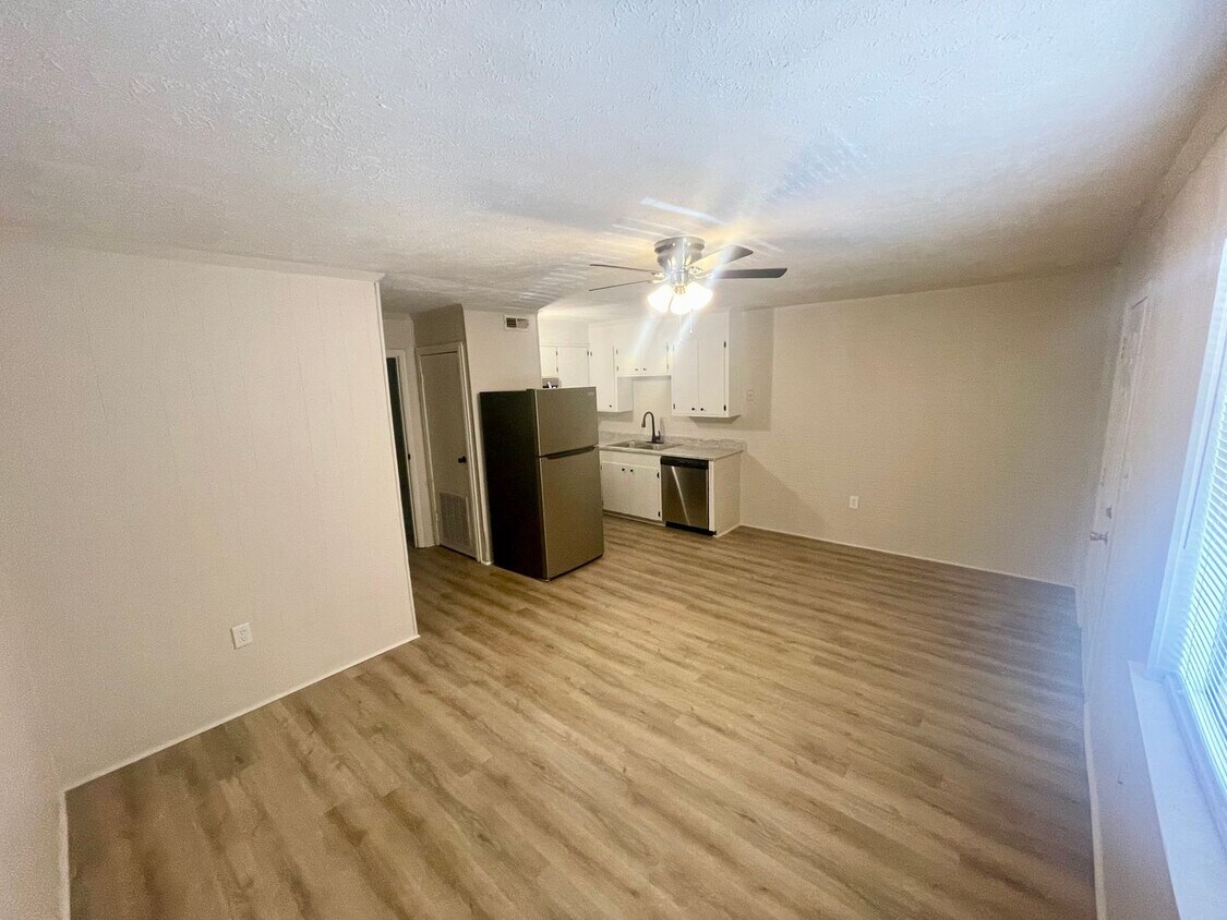Foto principal - 222 Harrell St