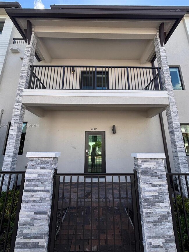 Foto del edificio - 4281 NW 83rd Ave