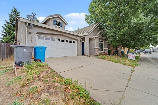 Building Photo - 3 bedroom 2 bath 1612 sq ft home located in Yuba City