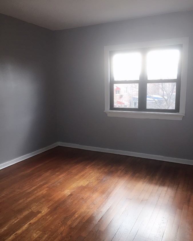 Primary Photo - 77-14 30th Ave