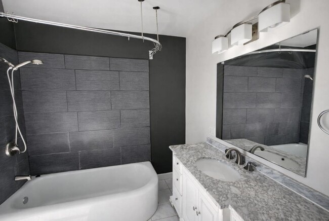 Building Photo - 1610 W 36th Pl