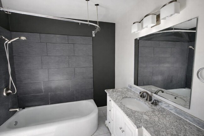 Foto del edificio - 1610 W 36th Pl