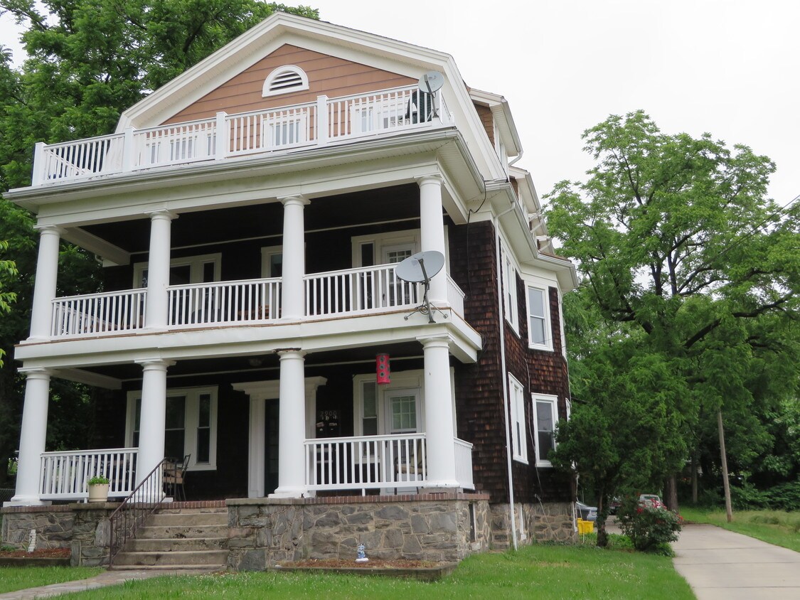 Primary Photo - 2900 Ailsa Ave