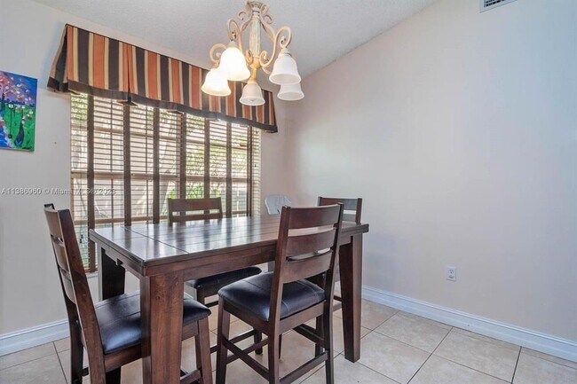 Foto del edificio - 1217 NW 125th Terrace