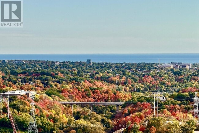 Photo du bâtiment - 30 Inn On The Pk Dr