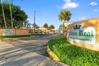 Building Photo - 6235 SW Kendale Lakes Cir