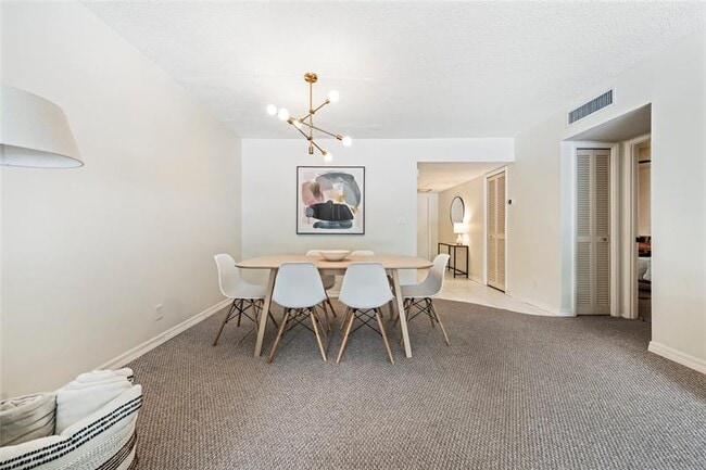 Building Photo - 3150 N Course Ln