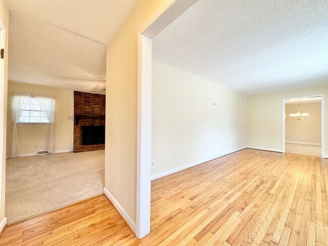 Foto del edificio - Well Maintained 3 Bedroom Home Off Lake Brandt Rd!