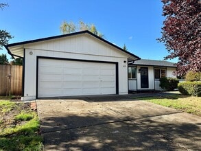 Building Photo - 5479 Kalmia Dr NE