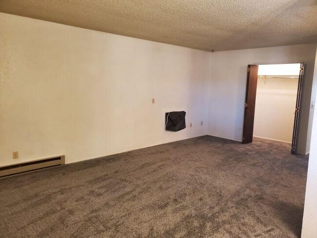 Building Photo - 2 bedroom in Billings MT 59101