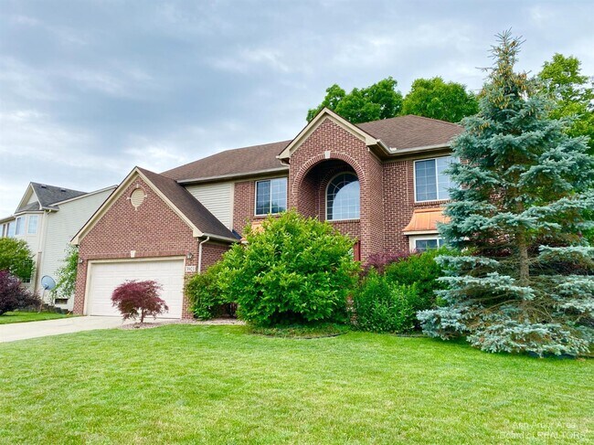 Building Photo - 5923 Cedar Ridge Dr