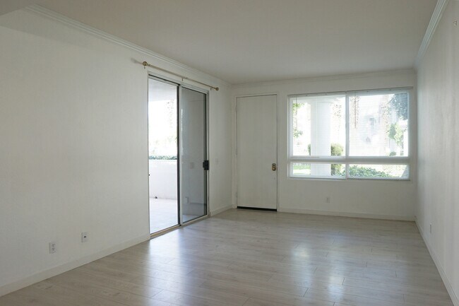 Foto del edificio - 401 El Cielo Rd