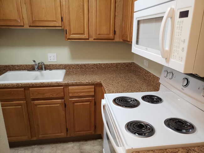 Kitchen - 2855 S Monaco Pky