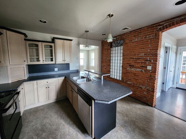 Building Photo - 50-54 N Market St