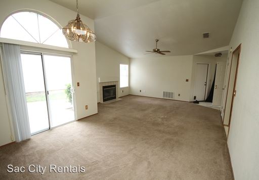 Building Photo - 9405 Soaring Oaks Dr