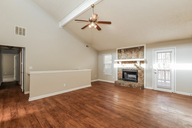 Building Photo - 10897 Morning Dove Dr