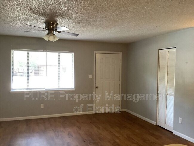 Foto del edificio - 3800 NE 41st St