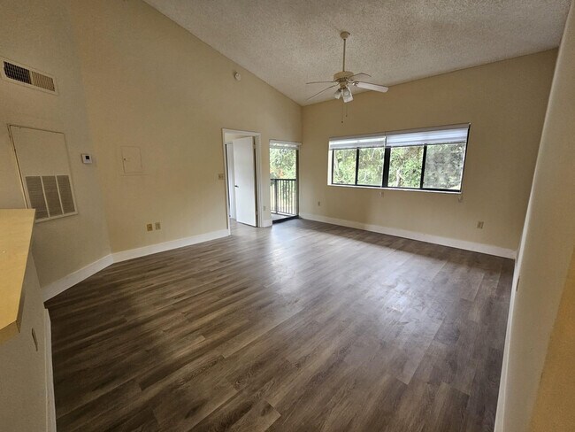 Foto del edificio - 2445 SW 18th Terrace