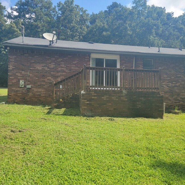 Building Photo - 301 English Rd