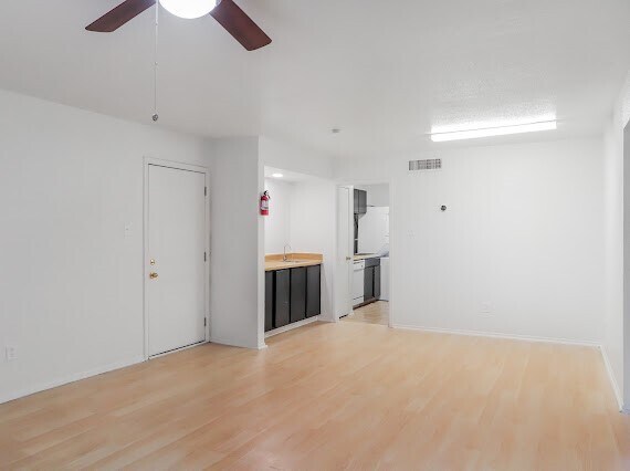 Foto del edificio - 8323 Wilcrest Dr