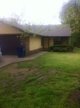 Building Photo - 8611-8611 Southridge Dr