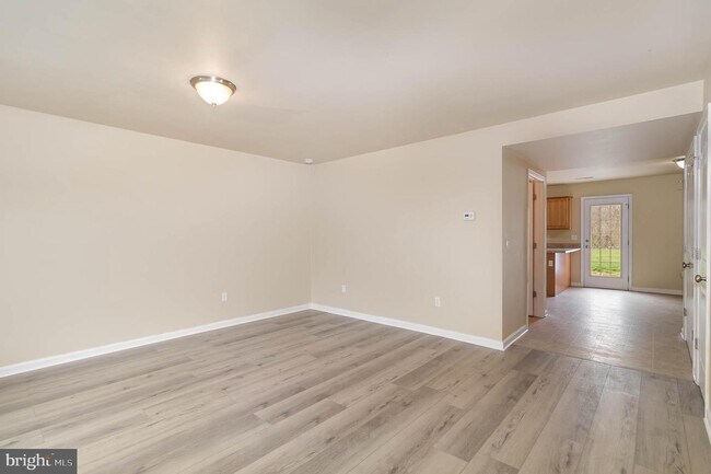 Building Photo - 2098 Market St Ext