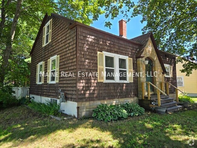 Building Photo - 885 Minot Ave