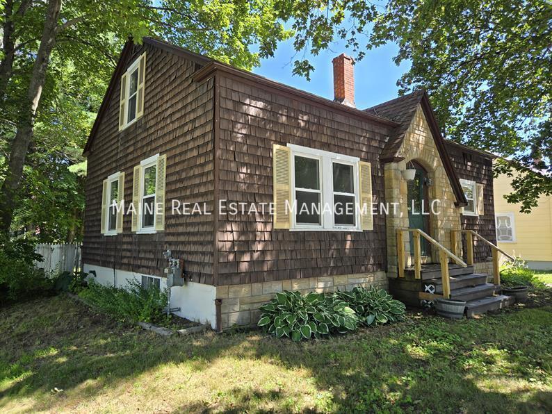 Primary Photo - 885 Minot Ave