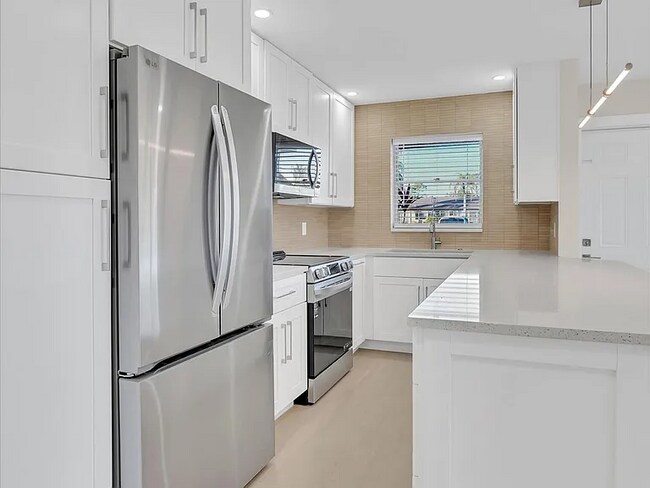 Foto del edificio - 890 High Point Blvd N