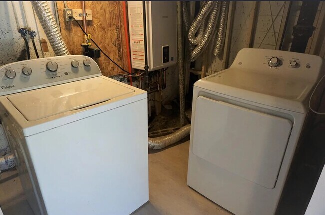 Building Photo - 49 E Transit St