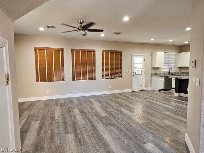 Building Photo - 616 W Blackbird Knoll Ct