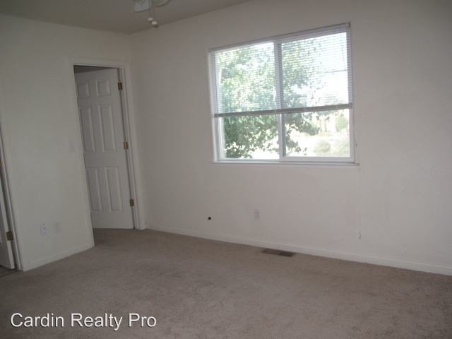 Building Photo - 715 Sunny Ln