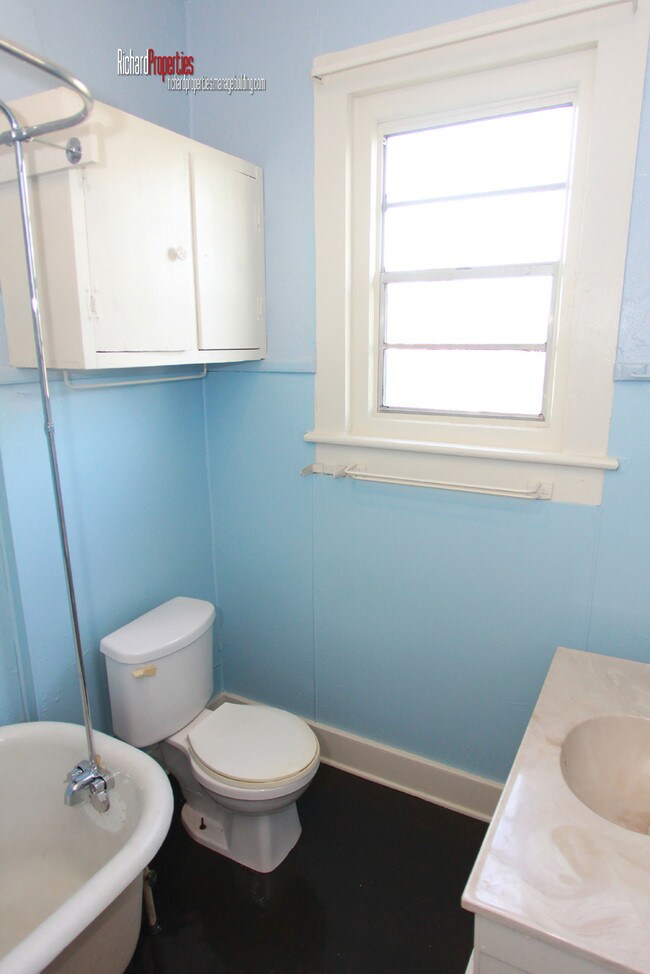 Building Photo - 3426 Danneel St