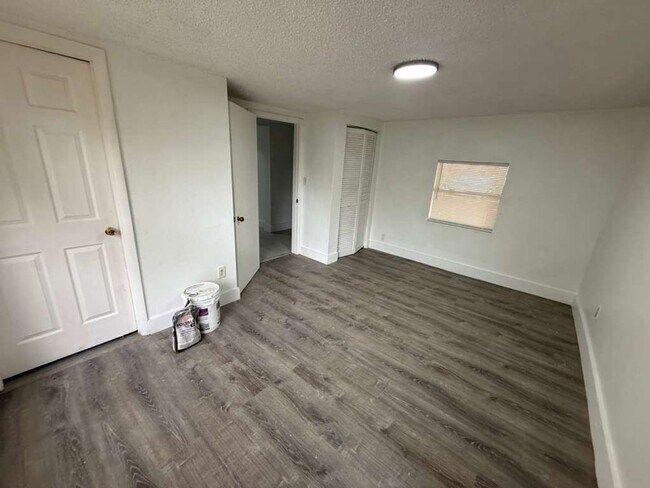 Building Photo - Remodeled 3/2 Childs Park Available Now ! Ask about move in specials!