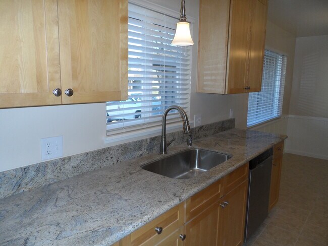 Building Photo - 2240 Rockwood Dr