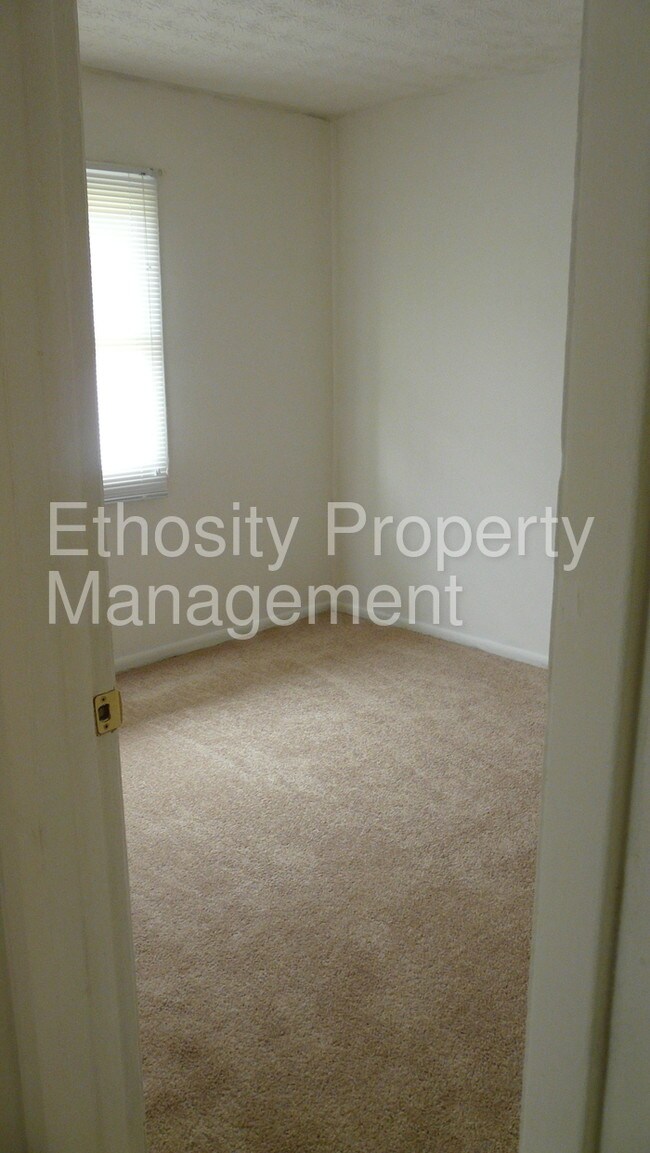 Building Photo - 7110 Pin Oak St