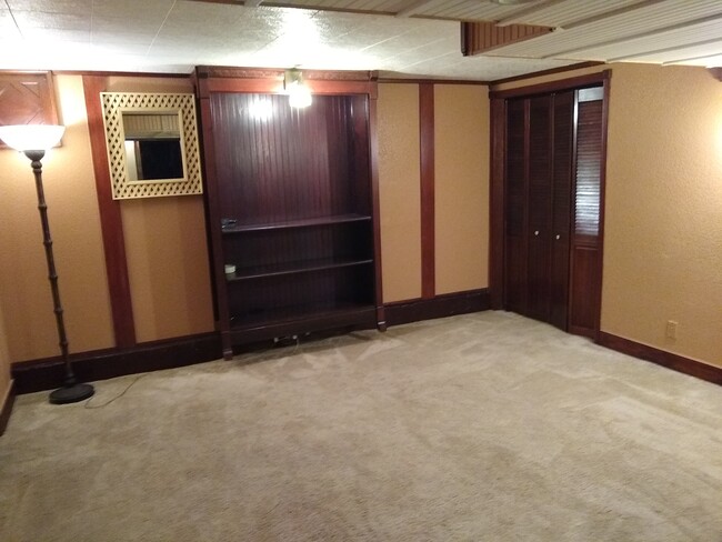 Building Photo - 402 S 48th St