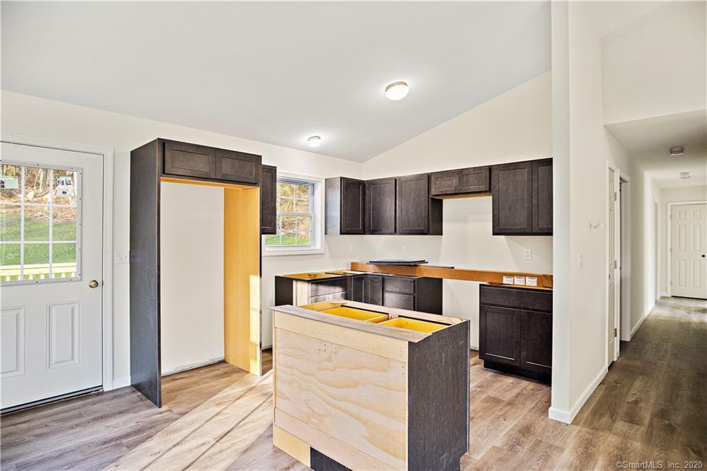 Foto del edificio - 131 Bates Pond Rd