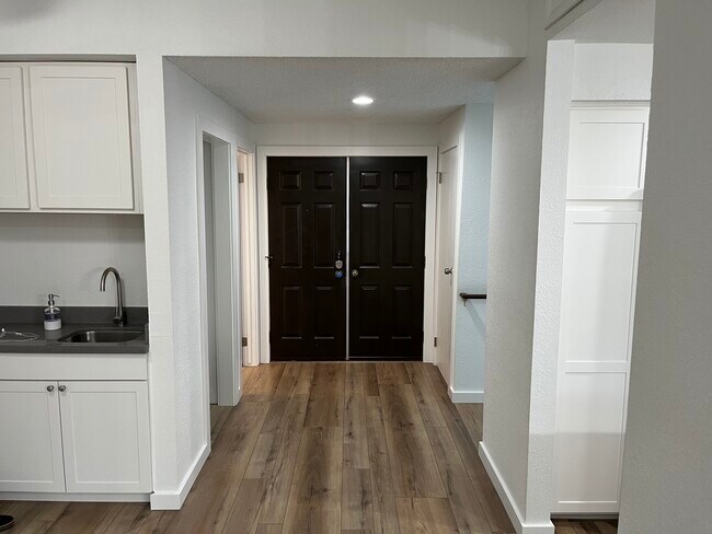 Foto del edificio - 6247 S 153rd St