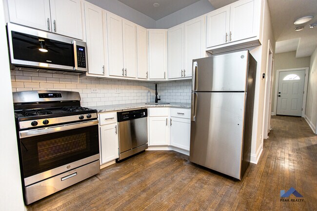 Building Photo - 851 N Leavitt St