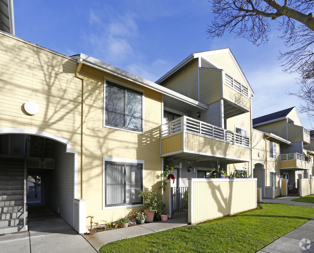 Building Photo - Paula Apartments