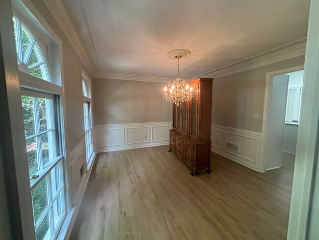 Foto del edificio - 144 Lakeside Dr NW