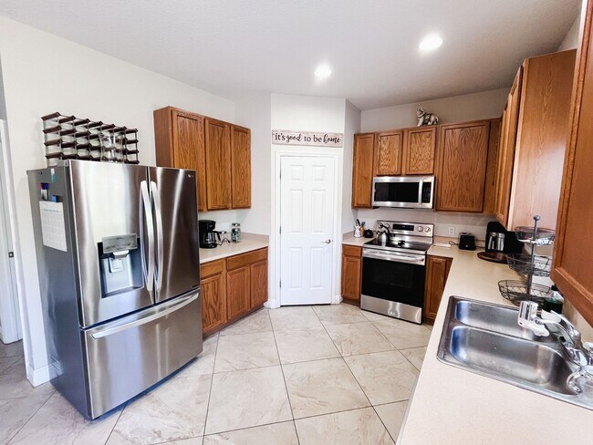 Foto del edificio - 3 Bed/ 3 Bath Pet Friendly Home!